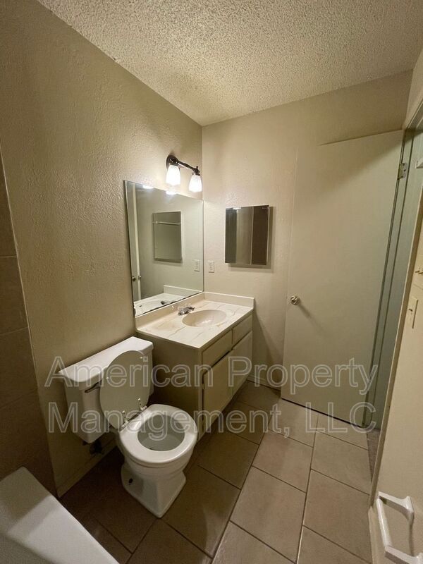 Building Photo - 13240 E 29th Pl