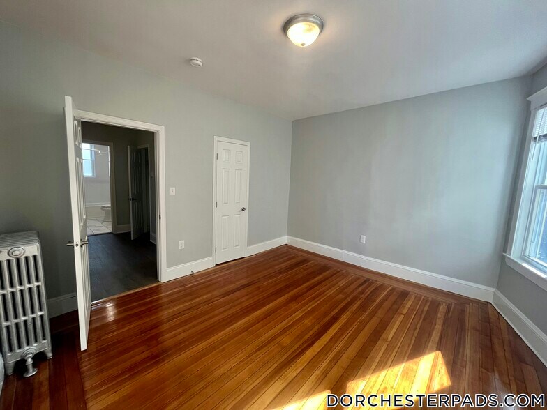 Building Photo - 108 Callender St
