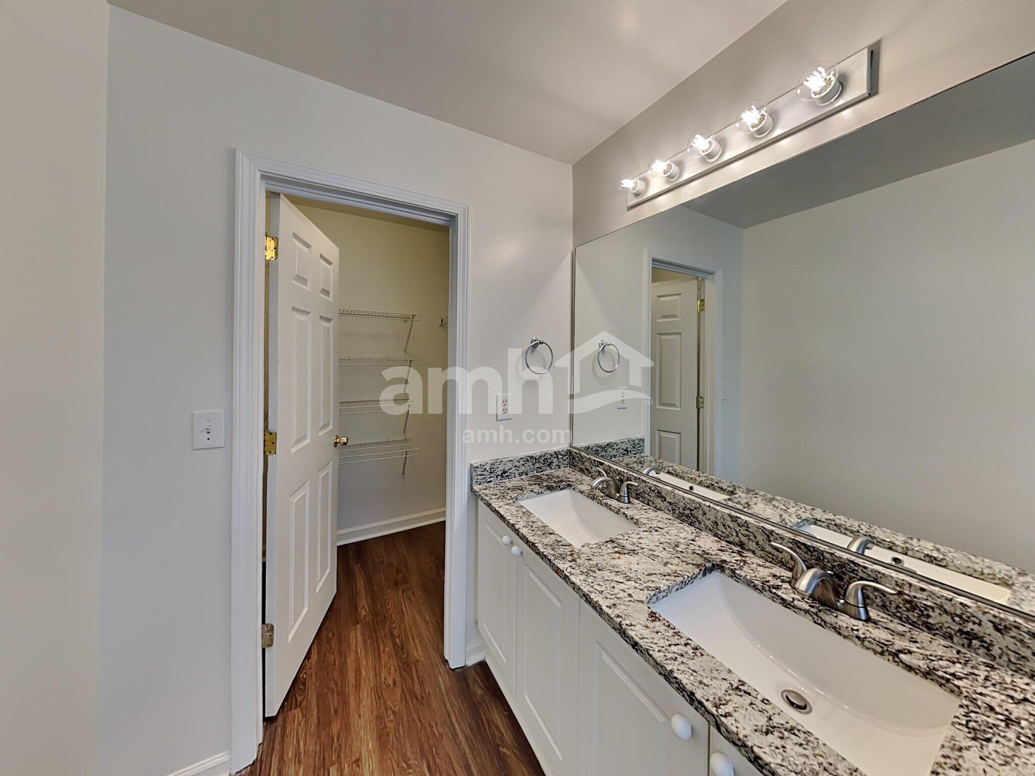 Building Photo - 714 Ridgewood Way