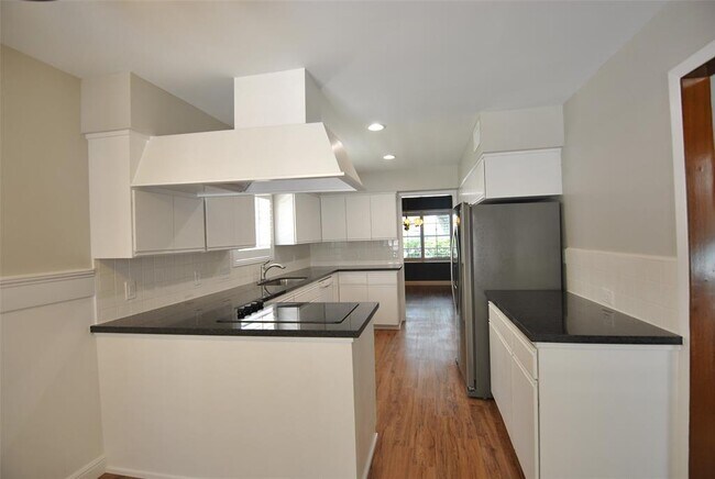 Building Photo - 3519 Latma Dr