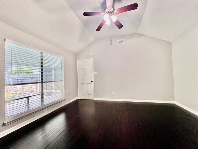 Building Photo - 15543 Scenic Haven Dr