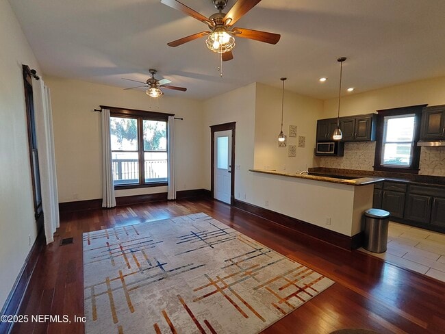 Building Photo - 1250 N Liberty St