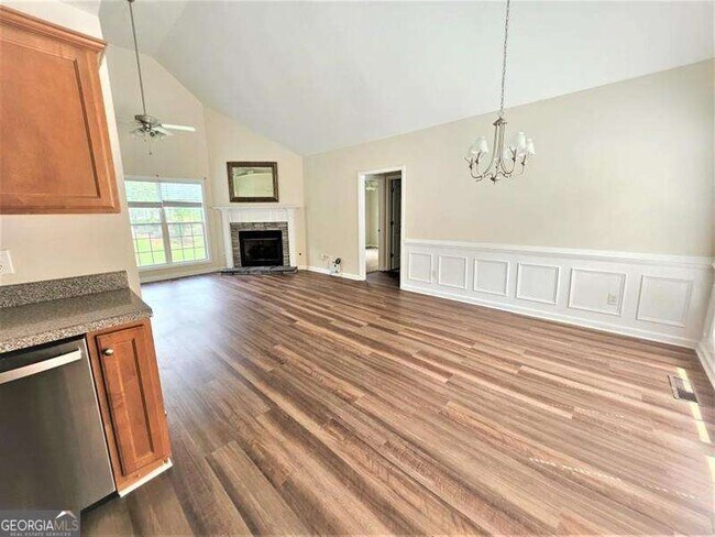 Building Photo - 197 Meadow Spring Ct