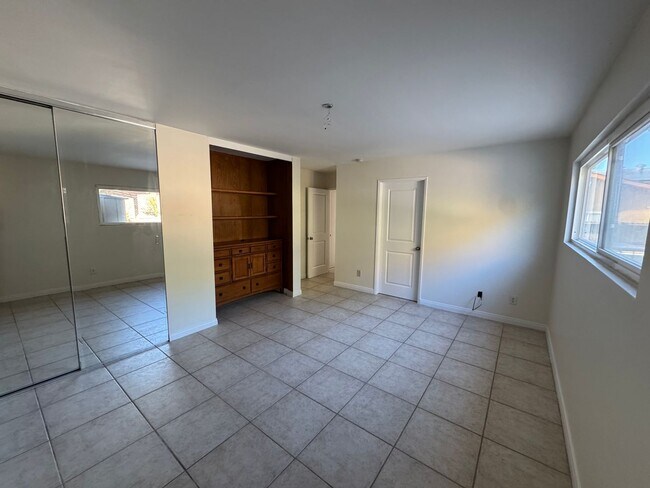 Building Photo - 4 Bedroom - 2 Bathroom with view