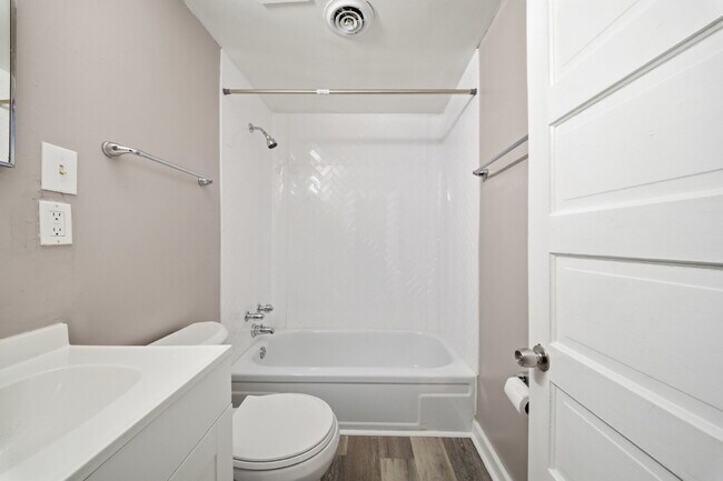 Building Photo - ADORABLE 3 BED, 1 BATH HOUSE FOR RENT IN NORFOLK