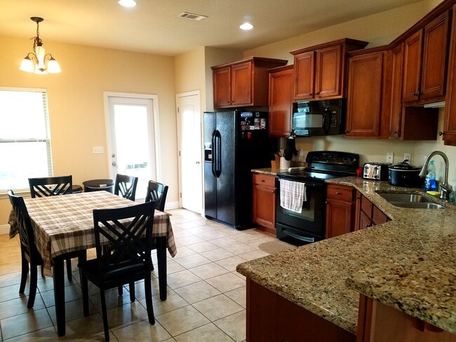 Building Photo - 9708 Brookstone Way