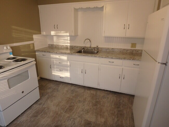 Building Photo - 1824 SW Cherokee St