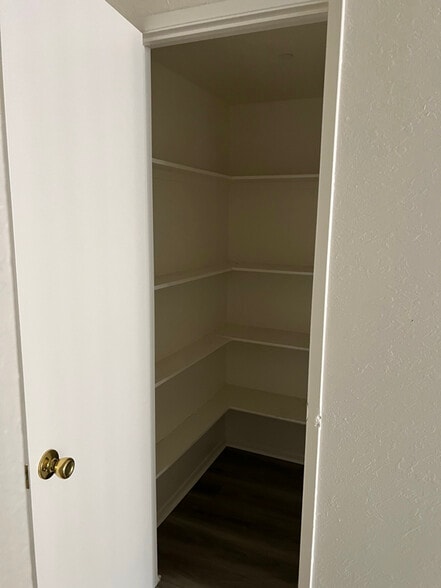 Building Photo - 43711 Challenger Way