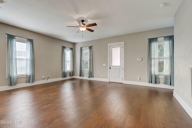 Building Photo - 1228 Willow Ct