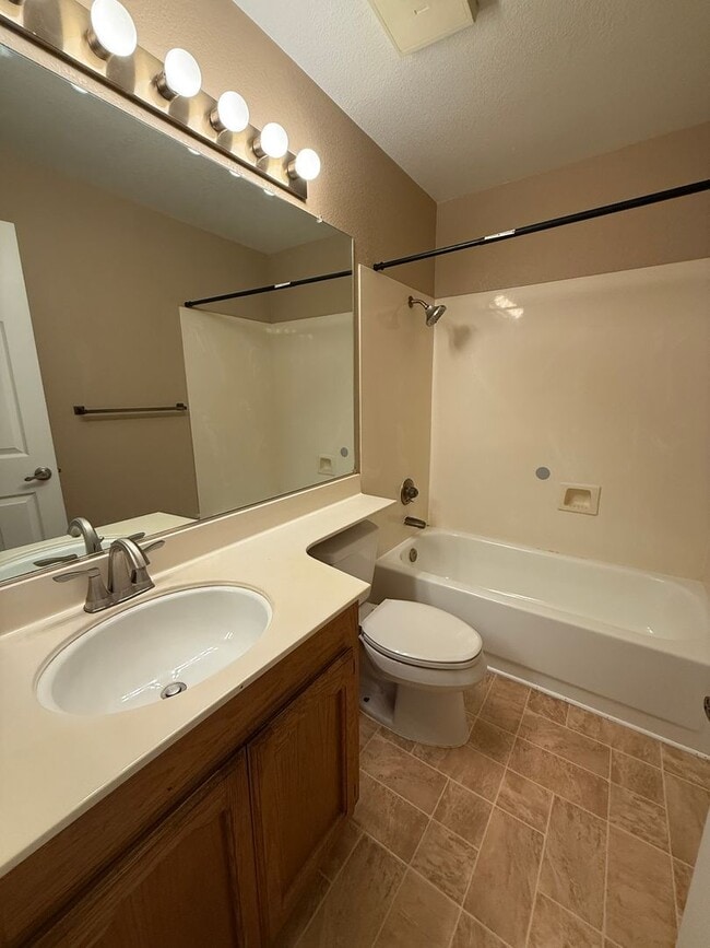 Building Photo - A Cute Single Quiet Court Home!
