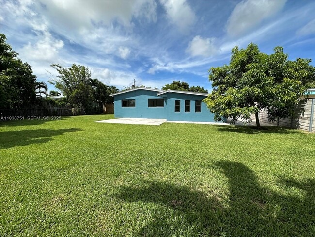 Building Photo - 10230 Dolphin Rd