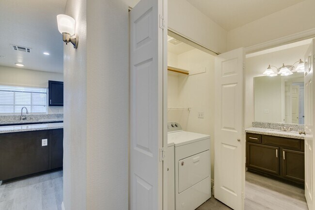 Building Photo - 1738 Toltec Cir