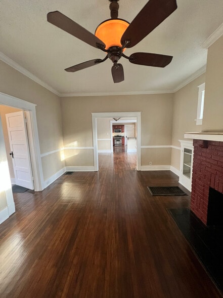 Building Photo - 1994 Manila Ave