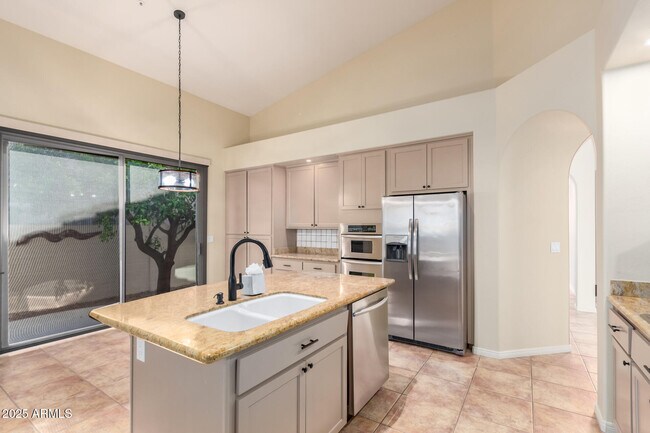 Building Photo - 11627 E Bella Vista Dr