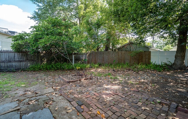 Building Photo - 2115 Minerva Ave