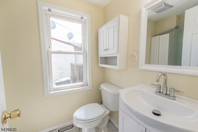 Building Photo - 108 Lafayette St