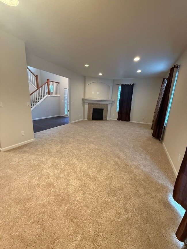 Building Photo - Beautiful Contemporary Home in Hillsboro