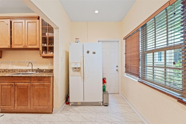 Building Photo - 46 Montilla Ave