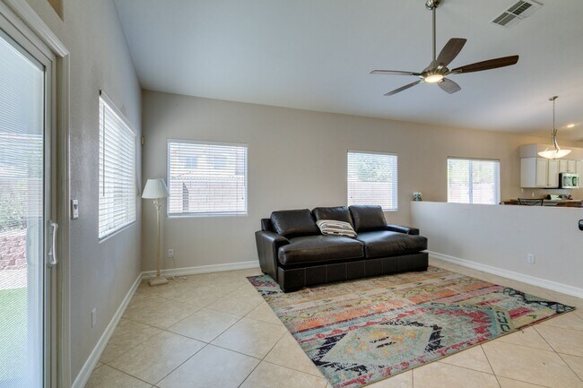 Building Photo - IMMACULATE & IMMEDIATE OCCUPANCY 3BEDROOM GREEN VALLEY BEAUTY!