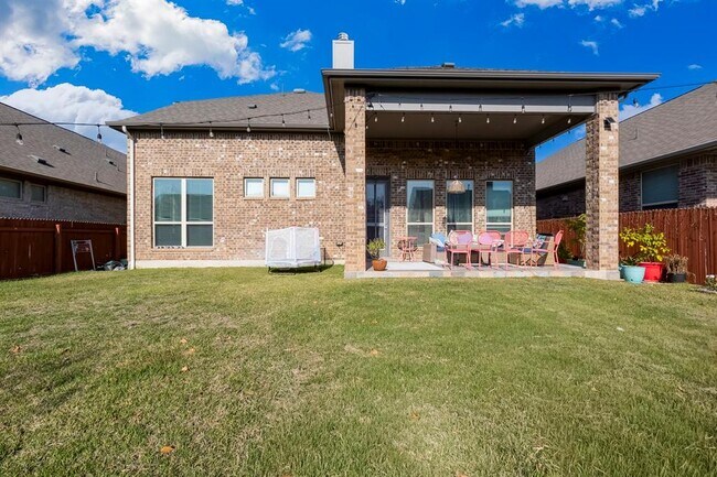 Building Photo - 722 Kingston Pl