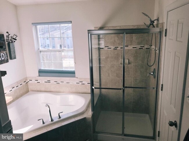 Building Photo - 7806 River Rock Way