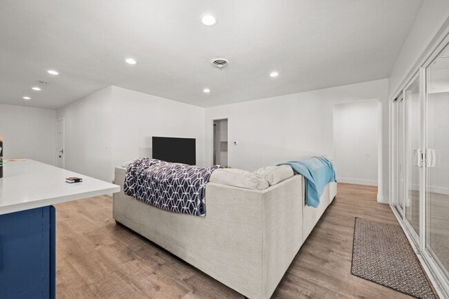 Building Photo - Private pool with canyon views!