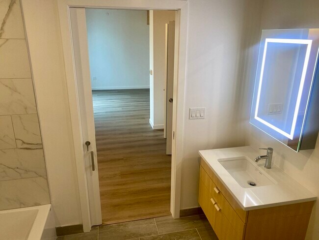 Building Photo - 154 Broadway