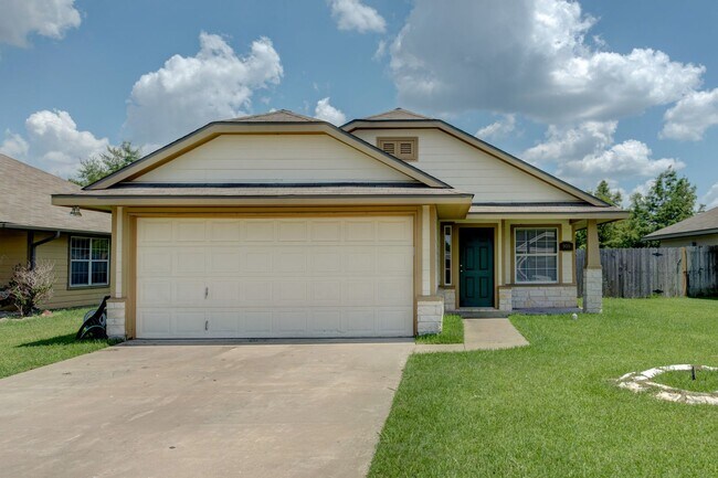 Building Photo - August Pre-Lease! Beautiful 3 Bed, 2 Bath ...