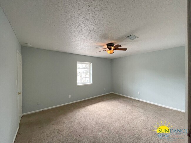 Building Photo - 144 Valencia Dr