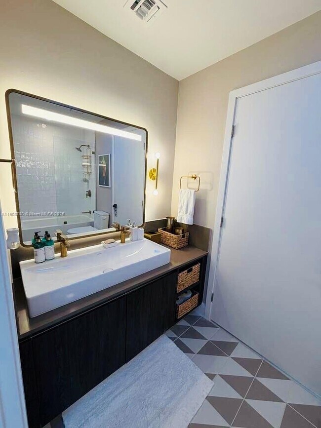 Building Photo - 159 NE 6th St