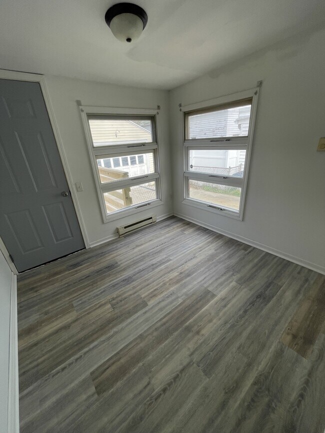 Building Photo - 2528 Forest Ave