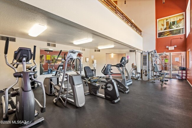 Building Photo - 5051 N Sabino Canyon Rd