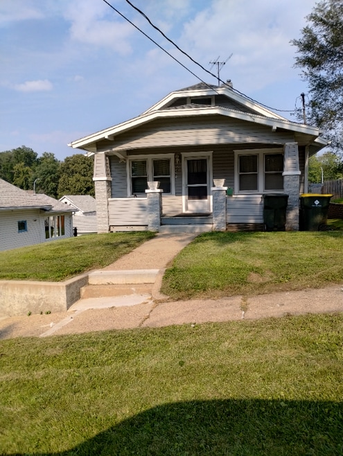 Building Photo - 2400 S Henry St