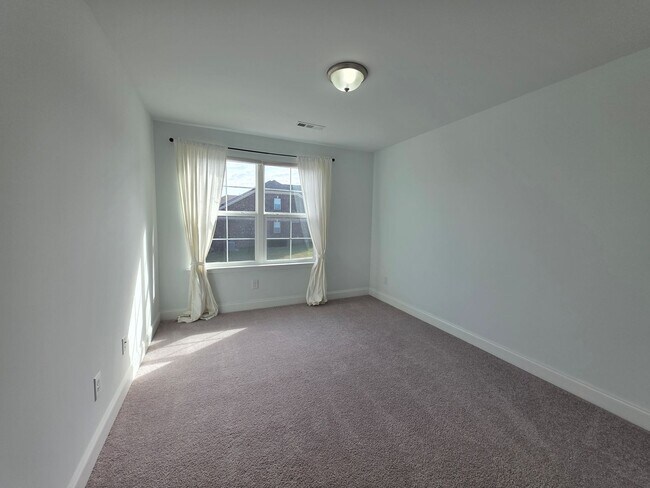 Building Photo - 3-Bedroom Townhome with Bonus Room & Resort-Style Amenities -No Pets