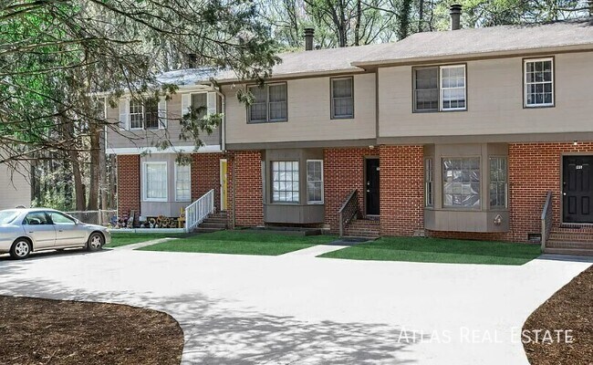 Building Photo - 265 Lexington Heights