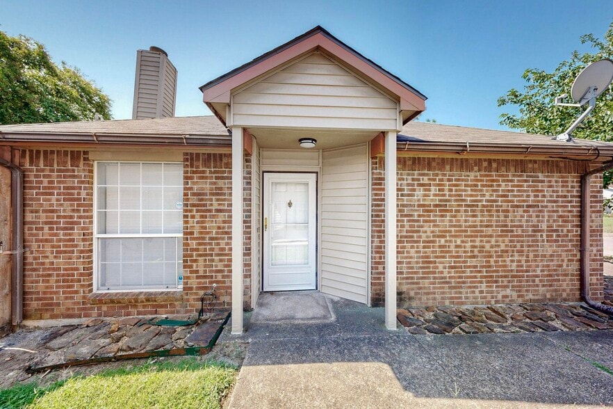 Back of house - 4028 Scarsdale Ln