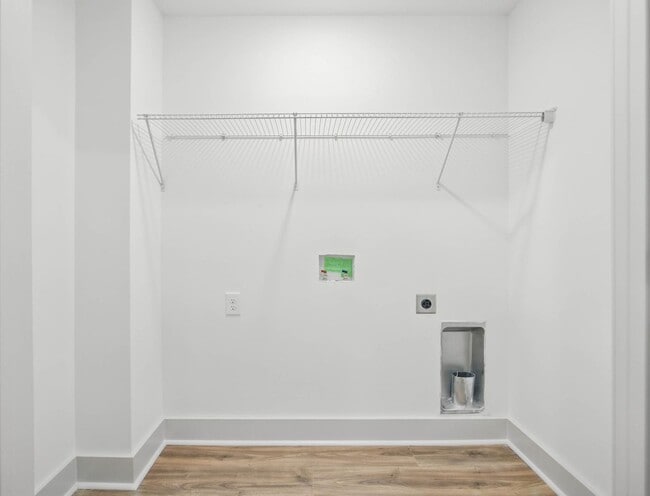 Building Photo - 3 Bedroom 2 1/2 Bath Luxury Home Near Madison Street!