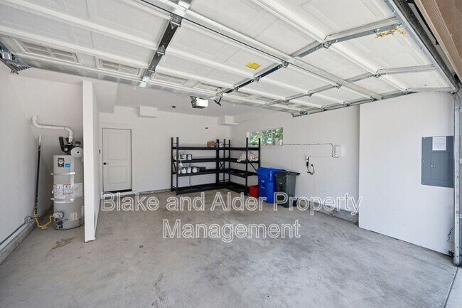 Building Photo - 494 NE Cleveland Ave