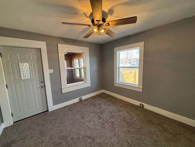 Building Photo - Updated 2-Bedroom Home on the West End of Council Bluffs