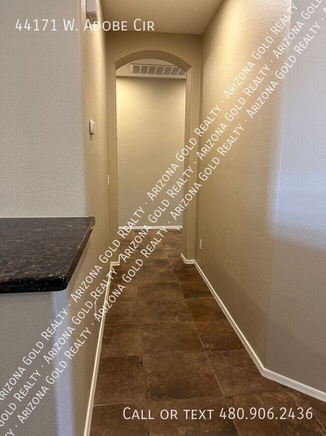 Building Photo - 44171 Adobe Cir