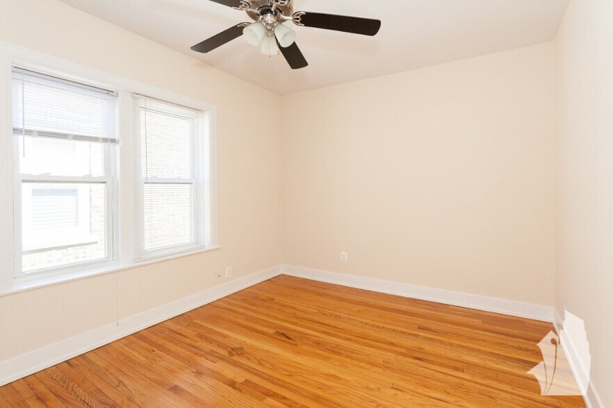 Building Photo - 4841 N Wolcott Ave