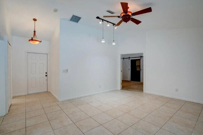 Building Photo - 3/2 POOL home in Harbor Estates Stuart--Lots of Parking!