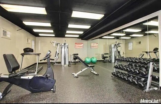 On-site gym - 1810 K St