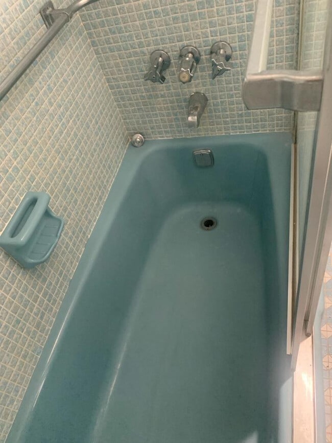 Building Photo - 251 NE 187th St