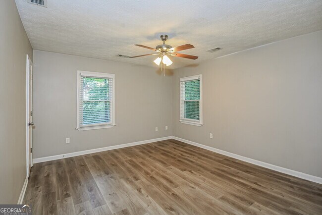 Building Photo - 650 Kurtz Rd