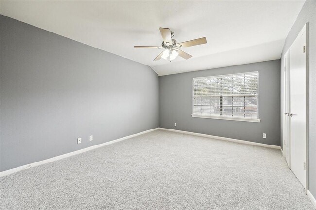 Building Photo - 6338 Chevy Chase Dr