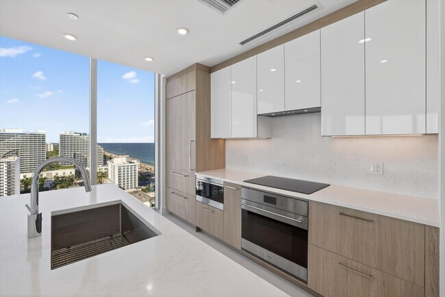 Building Photo - 151 N Seabreeze Blvd