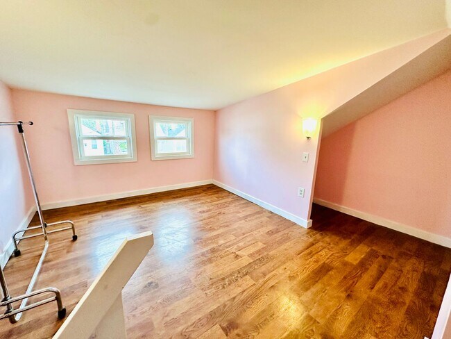 Building Photo - 2BR Corner lot house now available near Ch...
