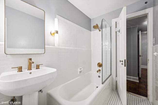 Building Photo - 73 E Elm St