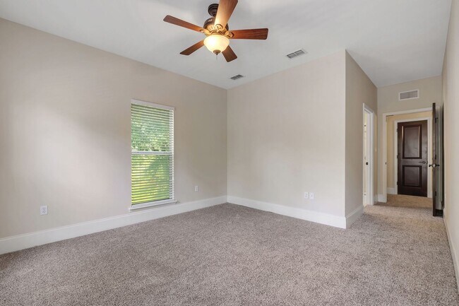 Building Photo - Midtown Tallahassee Townhome